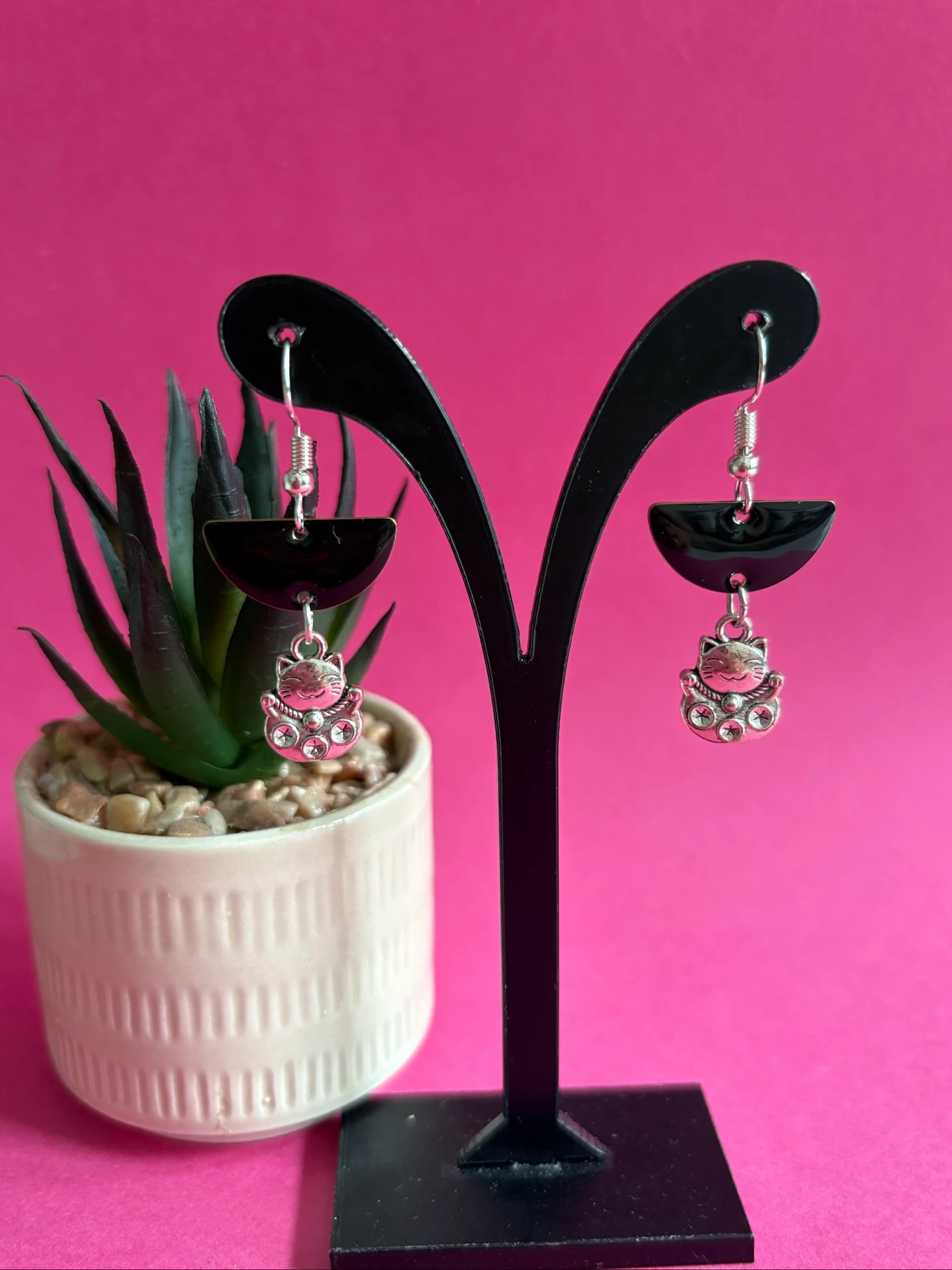 Boucles d'oreilles pendantes "Chat Chanceux" (Maneki-neko)